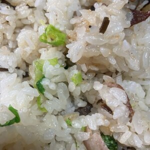 塩昆布とベーコンの簡単チャーハン